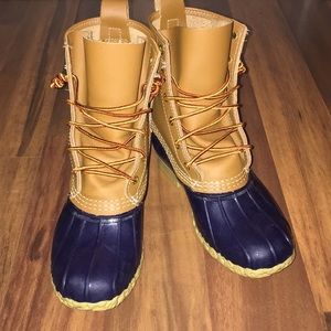 Woman’s L.L. bean Boots, 8 in navy toe! Worn once!